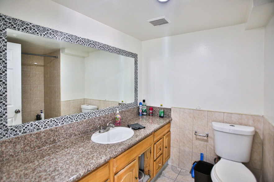 More Photos Of 3627 W 11th St, Santa Ana Apartments For Sale