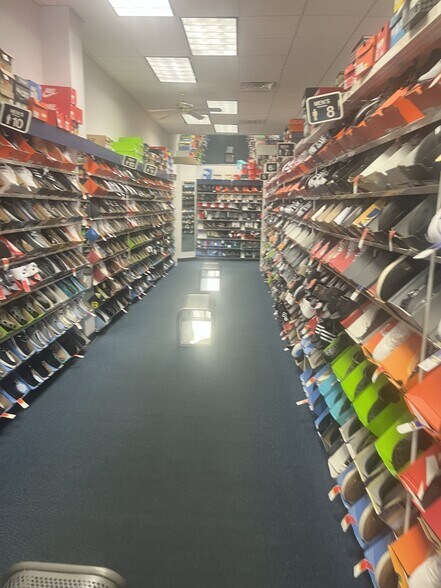 More Photos Of 631 Willow Ln, Greenville Storefront Retail Office For Lease