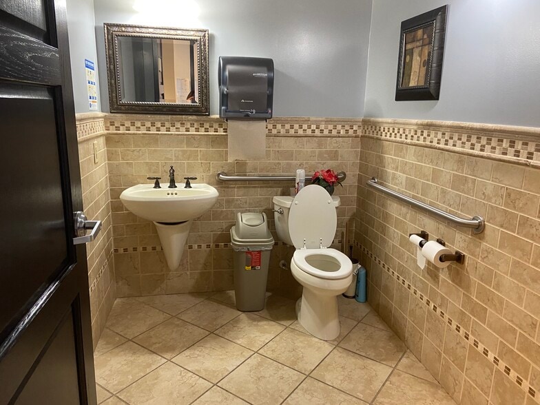 More Photos Of 10940 Raven Ridge Rd, Raleigh General Retail For Sale