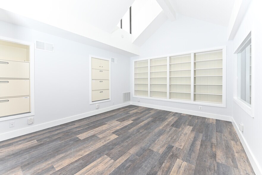 More Photos Of 6255-6265 Executive Blvd, Rockville Office For Sale