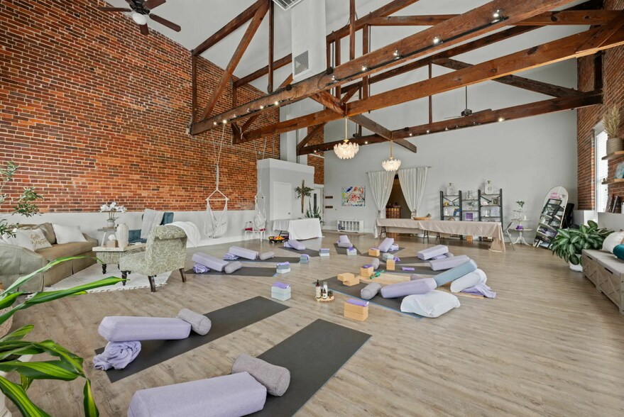 More Photos Of 202 Craven St, New Bern General Retail For Sale