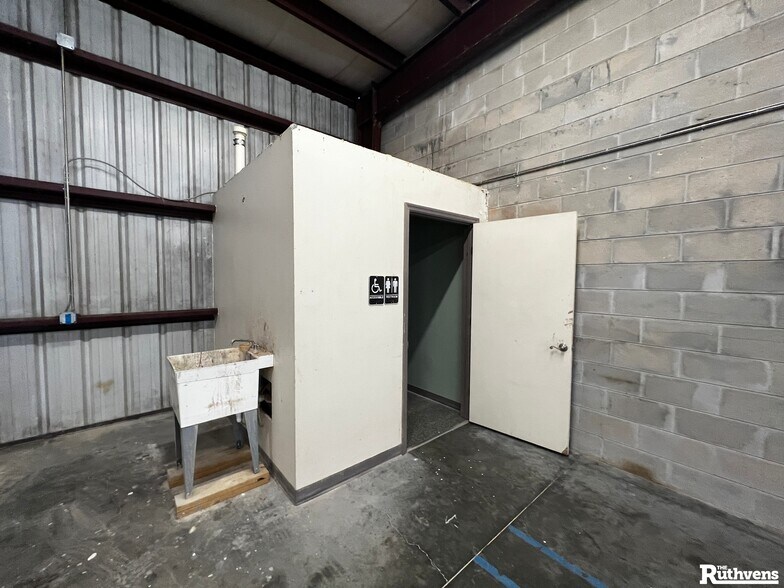 More Photos Of 5450 Commercial Blvd, Auburndale Warehouse For Sale