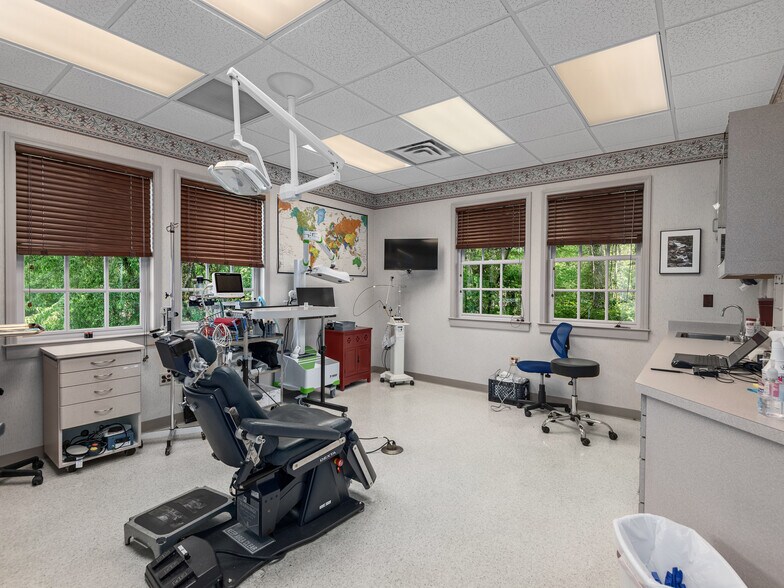 More Photos Of 4 Medical Park Dr, Asheville Medical For Sale