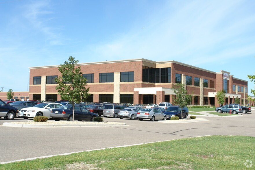 More Photos Of 2340 Energy Park Dr, Saint Paul Showroom For Lease