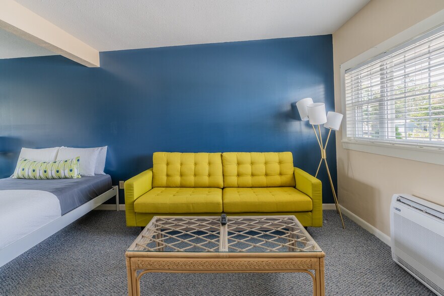 More Photos Of 2041 Harpswell Islands Rd, Bailey Island Hotel For Sale