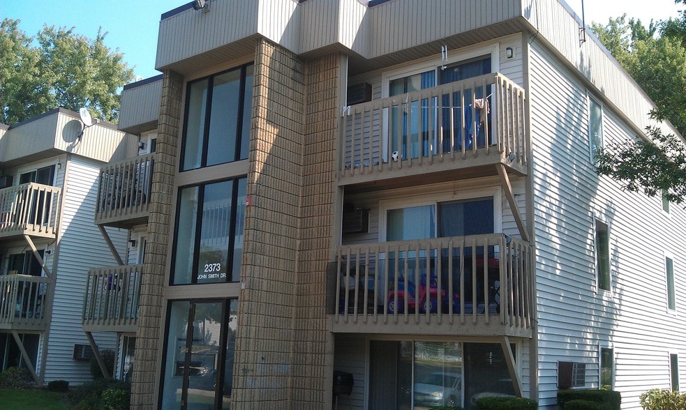 More Photos Of 2344 John Smith Dr, Schaumburg Apartments For Sale