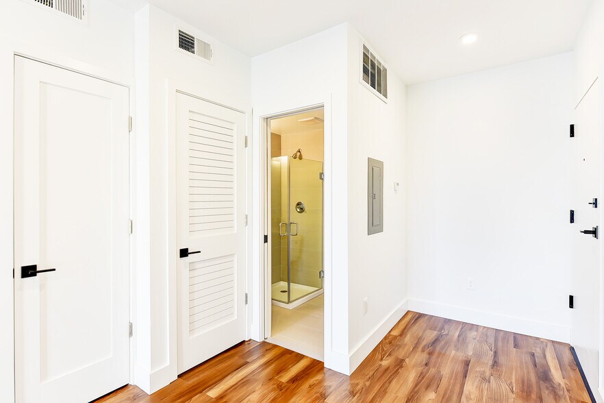 More Photos Of , Washington Multifamily For Sale