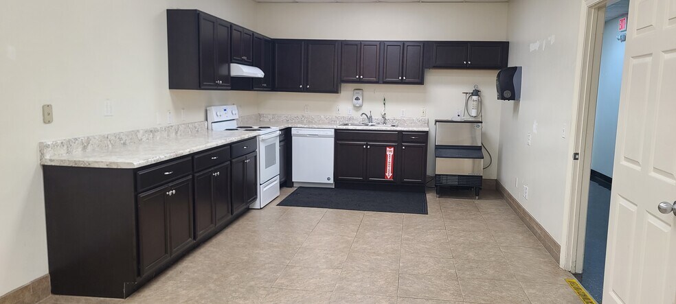 More Photos Of 96-102 Forsman Dr NW, Fort Walton Beach Office For Lease