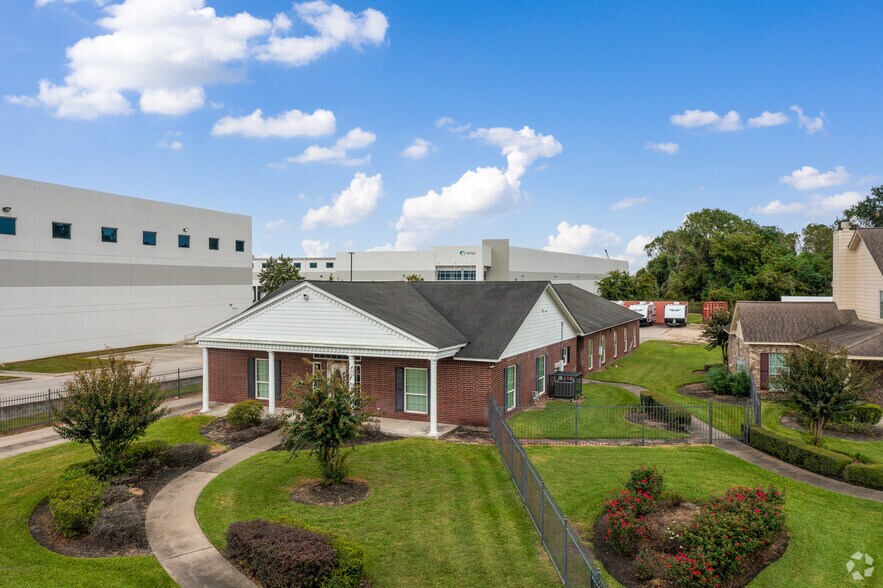 More Photos Of 14504 North Fwy, Houston Office For Lease