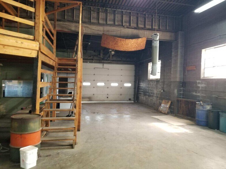 More Photos Of 1015 State Ave, Kansas City Showroom For Lease