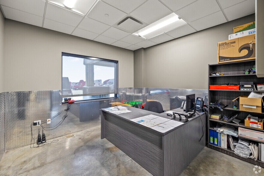 More Photos Of 3501 S Burleson Blvd, Alvarado Truck Terminal For Sale