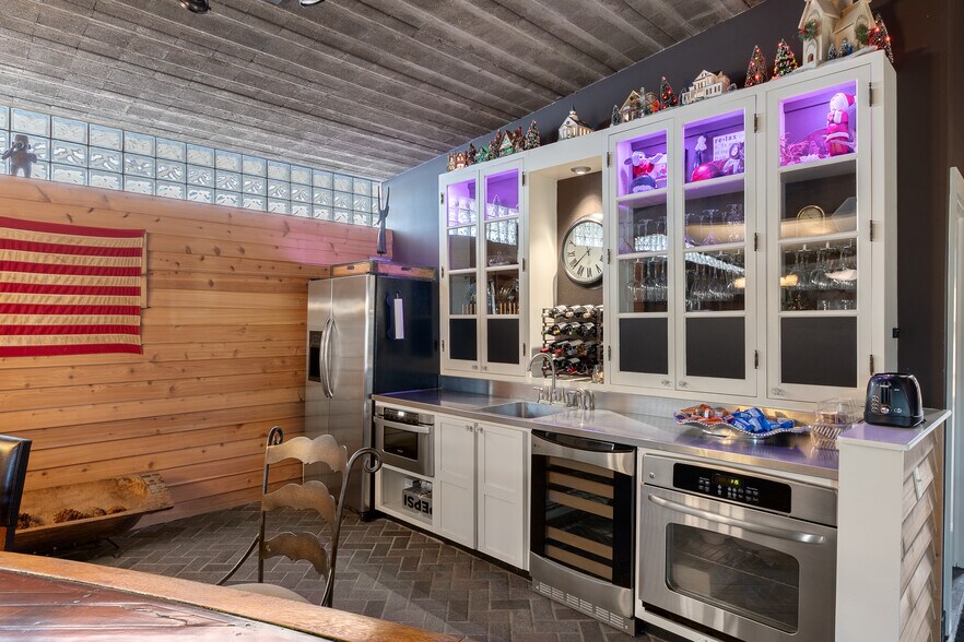 More Photos Of 12600 Triskett Rd, Cleveland Flex For Lease