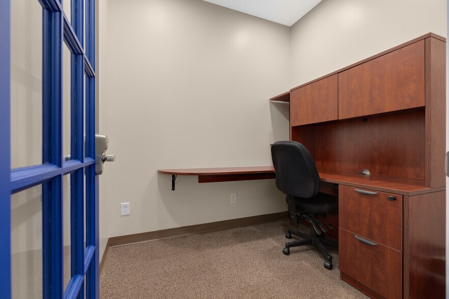More Photos Of 22 Richmond Center Ct, Saint Peters Coworking Space