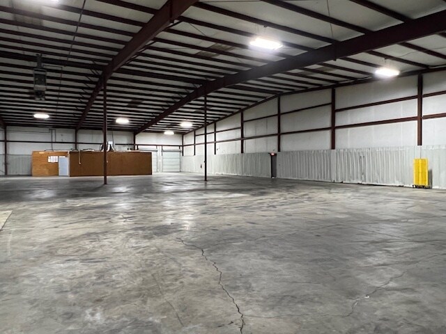 More Photos Of 206 Industrial Ct, Carrollton Warehouse For Lease