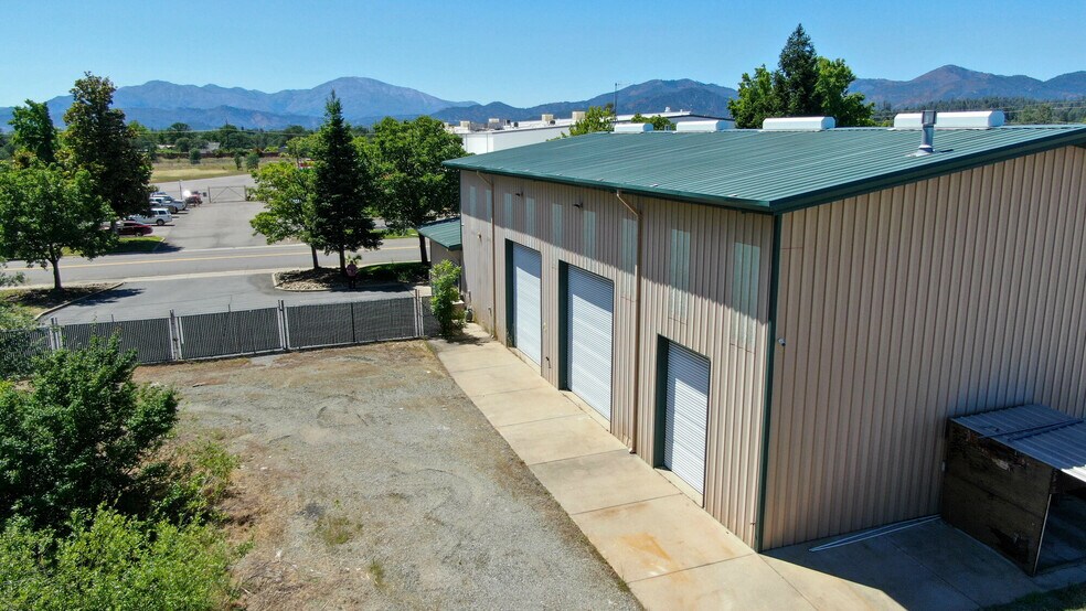 More Photos Of 1577 Beltline Rd, Redding Warehouse For Lease