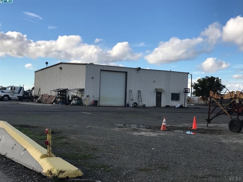 More Photos Of 11280 10 1/2 Ave, Hanford Service For Sale