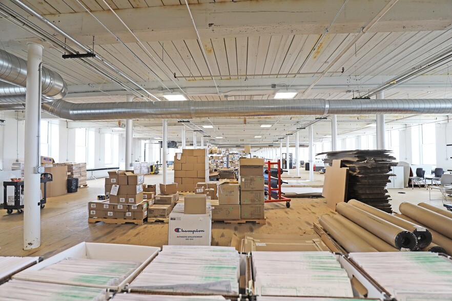 More Photos Of 657 Quarry St, Fall River Freestanding For Lease