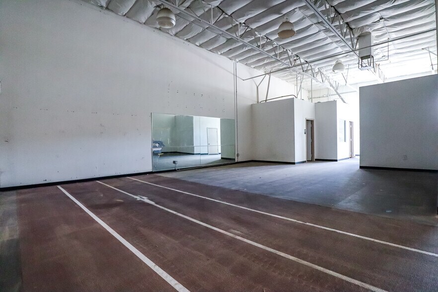 More Photos Of 6640 S Tenaya Way, Las Vegas Light Distribution For Lease