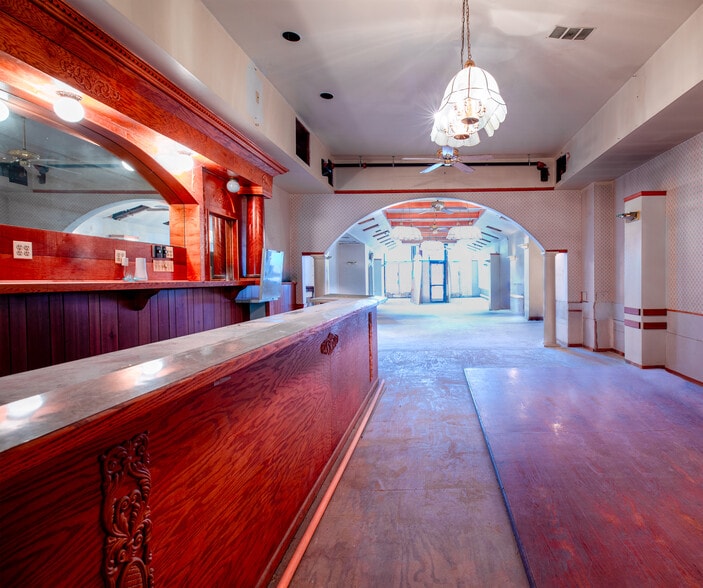 More Photos Of 317 Canal St, Lemont Restaurant For Lease