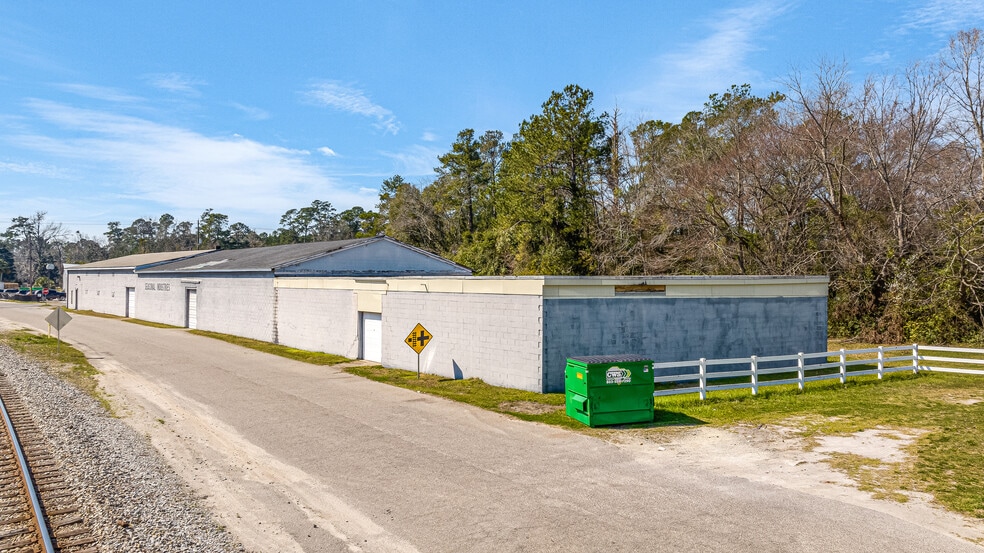 More Photos Of 1000 Gilway St, Holly Hill Light Distribution For Sale