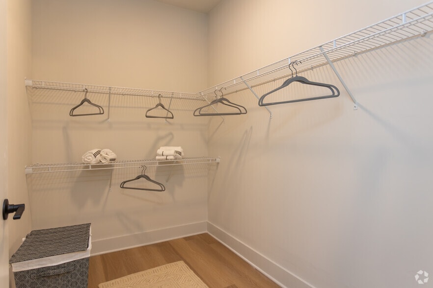 More Photos Of 930 W Mallard Creek Church Rd, Charlotte Apartments For Lease