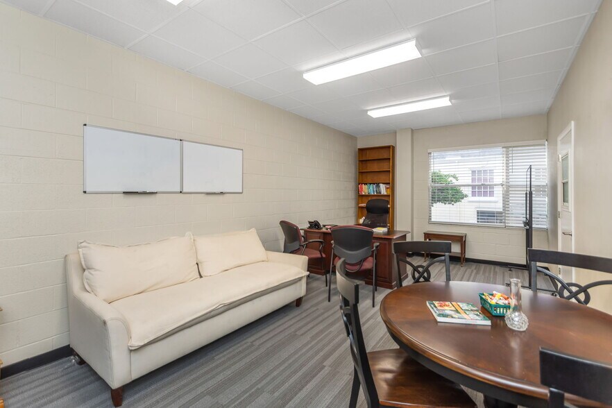 More Photos Of 411 Turner St, Clearwater Religious Facility For Lease