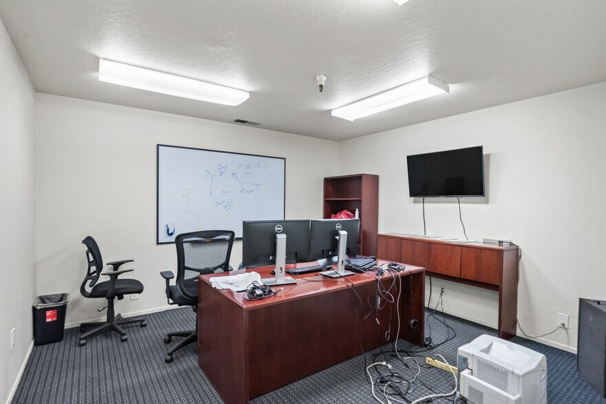 More Photos Of 894 Faulstich Ct, San Jose Warehouse For Sale