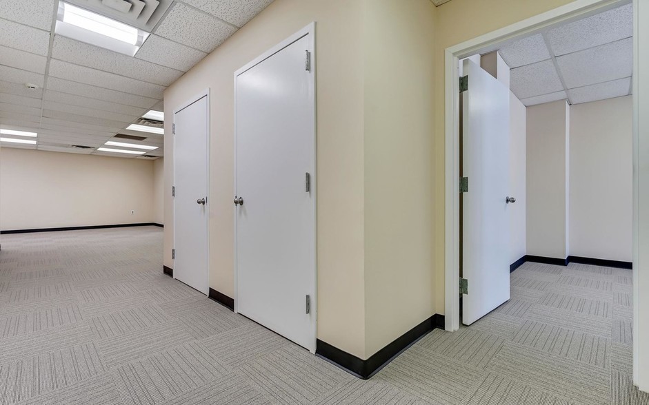 More Photos Of 36 W Main St, Freehold Medical For Lease