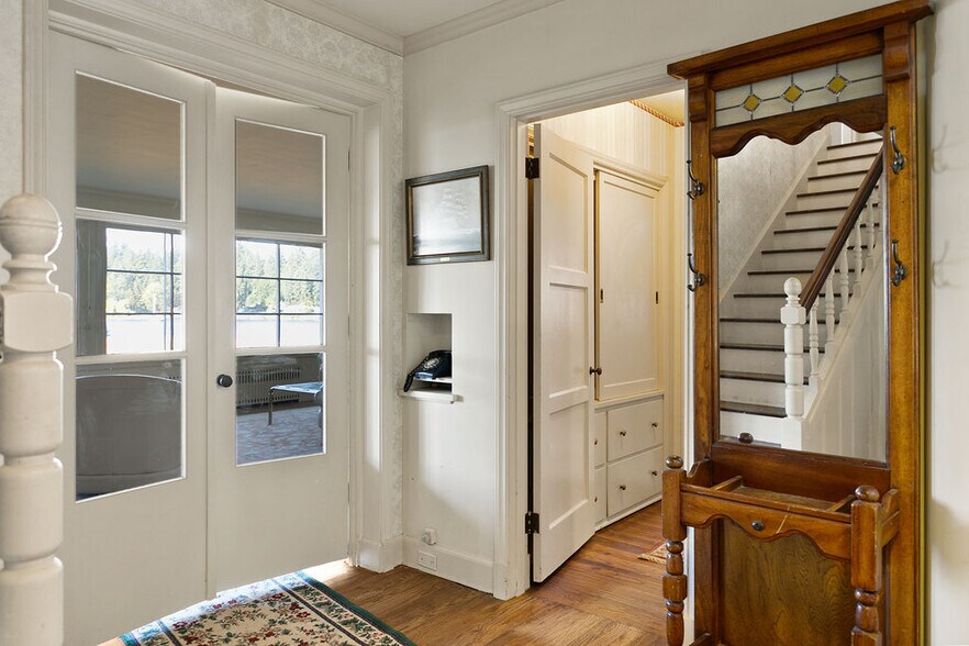 More Photos Of 3026 Marine Dr, Bremerton Specialty For Sale
