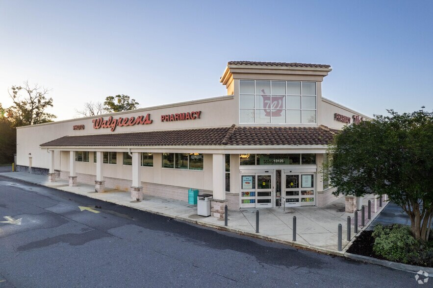 More Photos Of 13125 N Main St, Jacksonville Drugstore For Sale