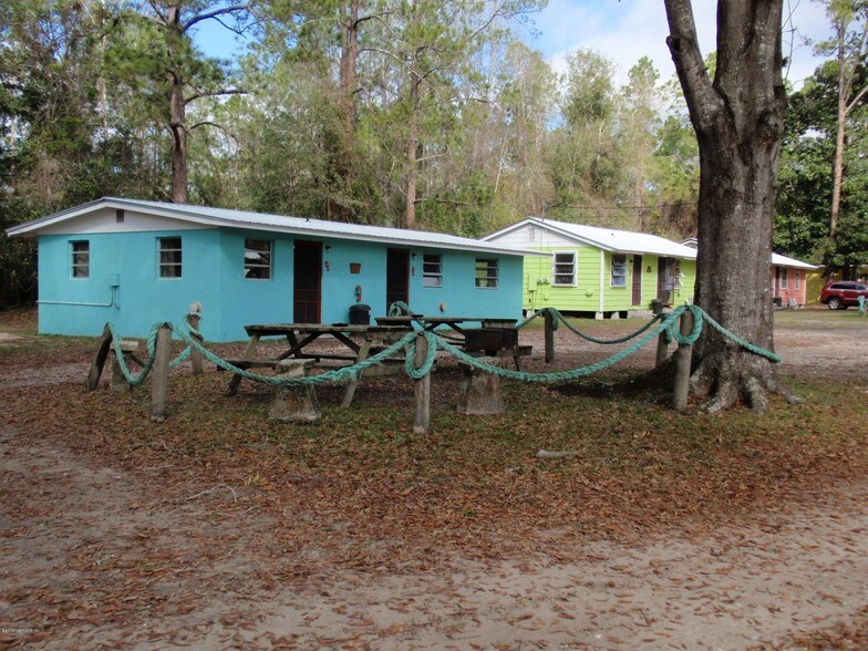More Photos Of 217 Butler Dr, Satsuma Trailer Camper Park For Sale