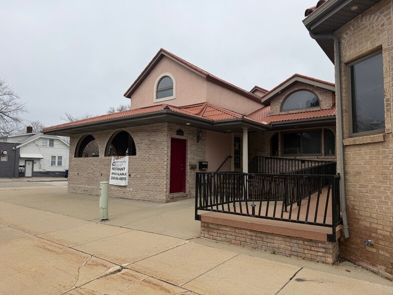 More Photos Of 1705 Columbus Ave, Bay City Restaurant For Sale