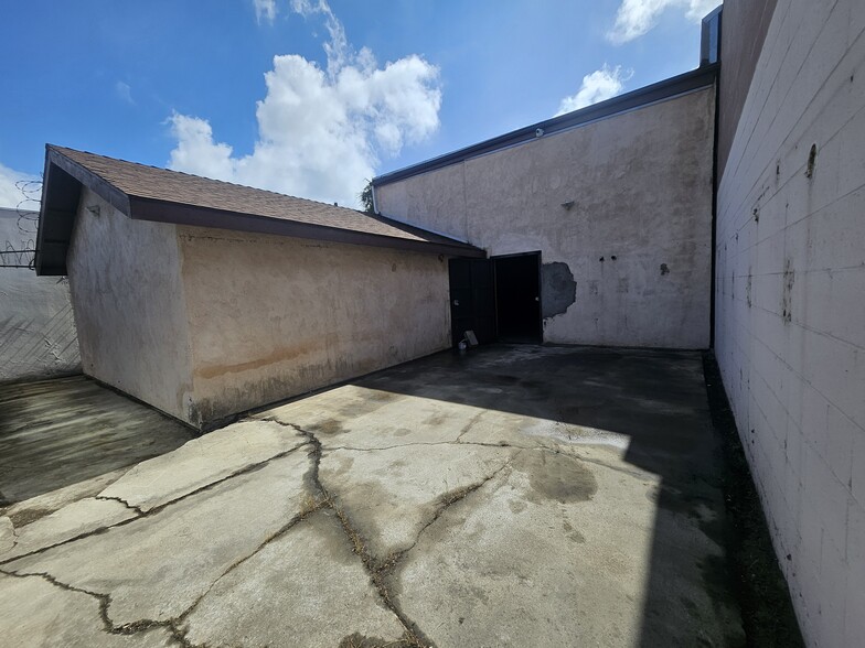 More Photos Of 2815 Southwest Dr, Los Angeles Industrial For Sale