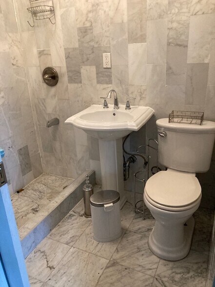 More Photos Of 2510 Ocean Pkwy, Brooklyn Apartments For Lease