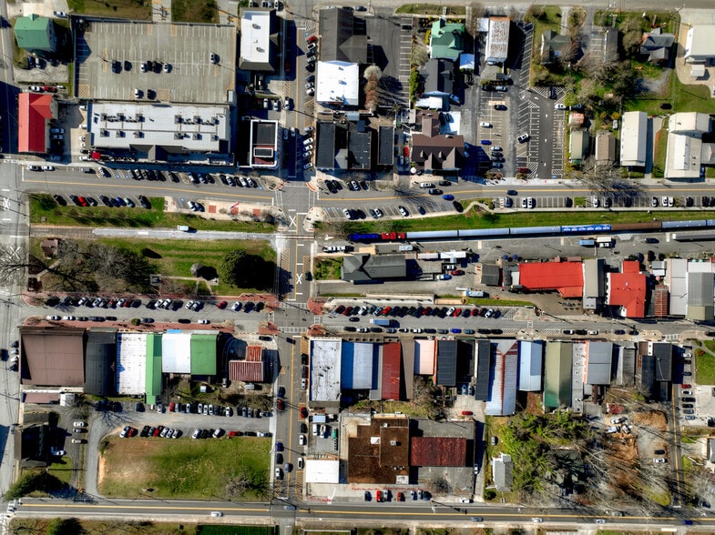 More Photos Of 240 W Main St, Blue Ridge Office For Sale