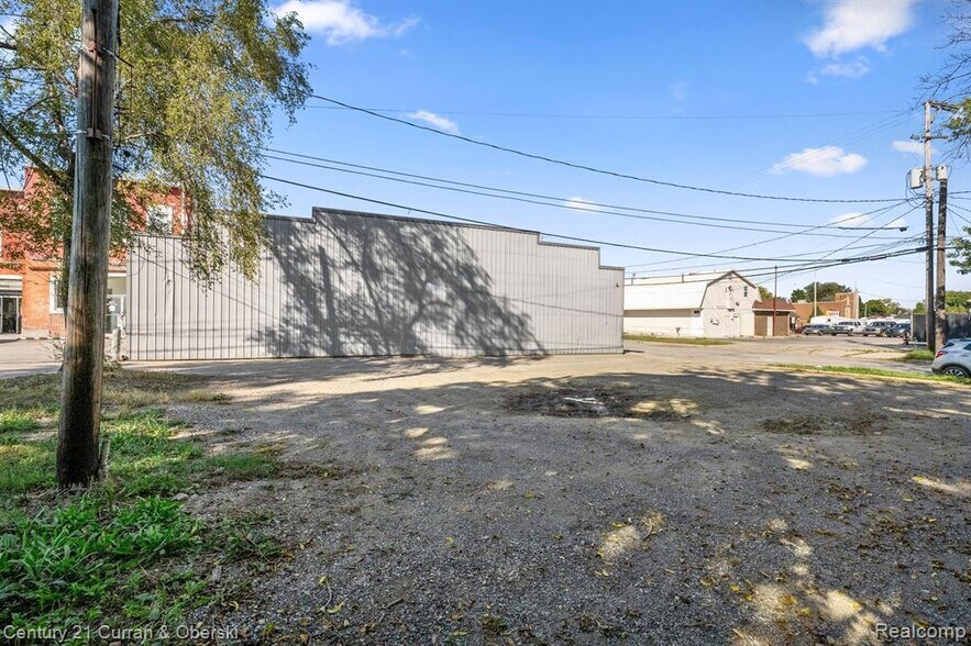 More Photos Of 801 W Main St, Owosso Office For Sale