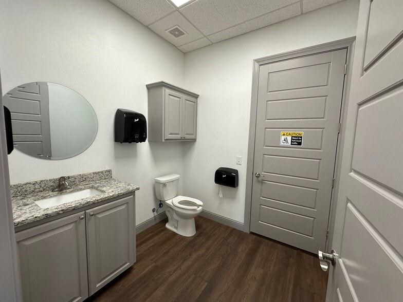 More Photos Of 6622 Winfield Ave, Lubbock Warehouse For Lease