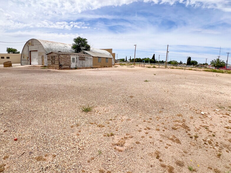 More Photos Of 1001-1009 W Industrial Ave, Midland Warehouse For Sale