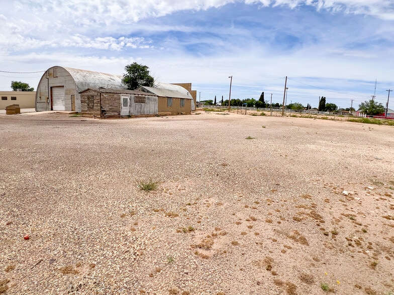 More Photos Of 1001-1009 W Industrial Ave, Midland Warehouse For Lease