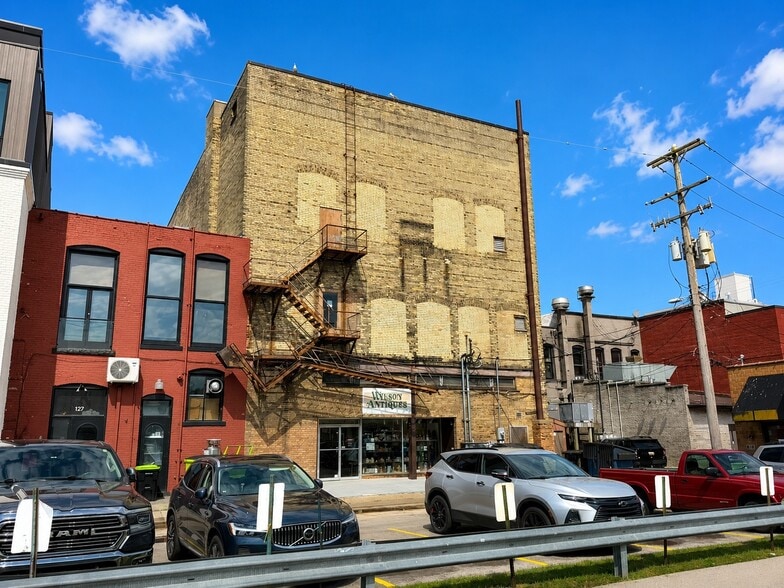 More Photos Of 123 S Union St, Traverse City Freestanding For Sale