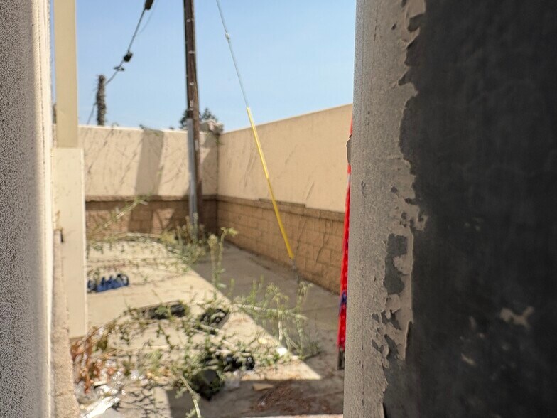 More Photos Of 14250 Prairie Ave, Hawthorne Freestanding For Lease