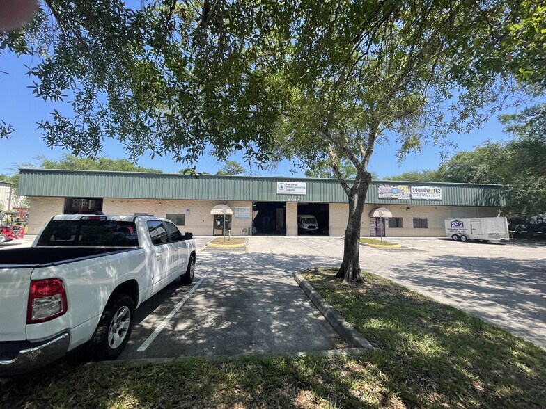 More Photos Of 550 Kane Ct, Oviedo Warehouse For Lease