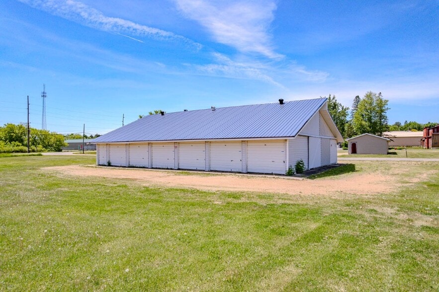 More Photos Of 350 Mill St, Birnamwood Specialty For Sale
