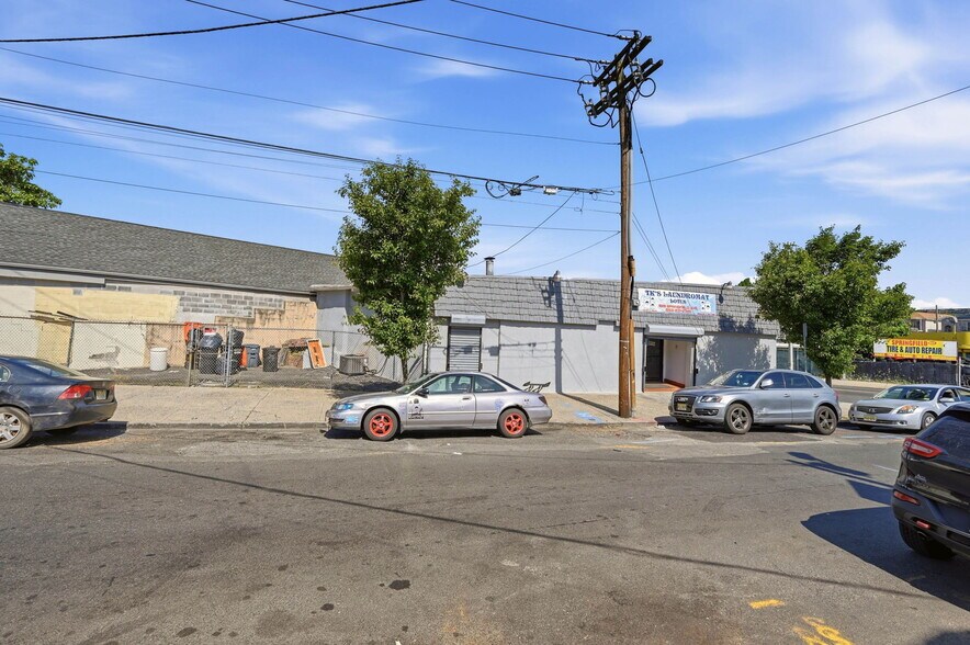 More Photos Of 625-627 Springfield Ave, Newark Storefront For Sale
