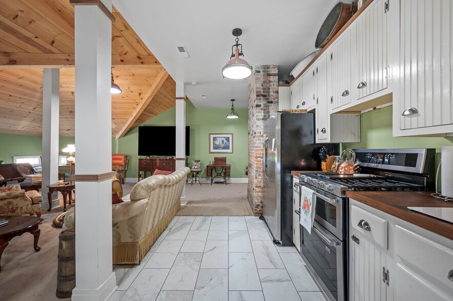 More Photos Of 403 E Adams St, Sandusky Hospitality For Sale