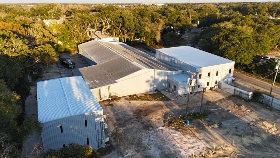 More Photos Of 2800 Delano St, Pensacola Warehouse For Sale