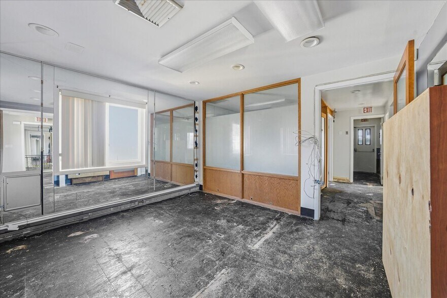 More Photos Of 2132 Central Park Ave, Yonkers Freestanding For Sale