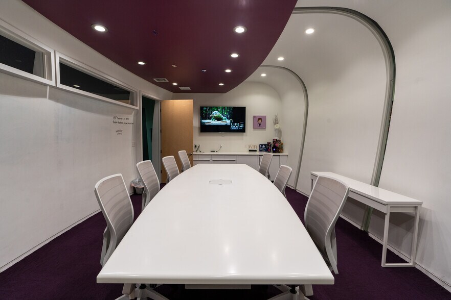 More Photos Of 3158 24th Ave N, Saint Petersburg Showroom For Sale