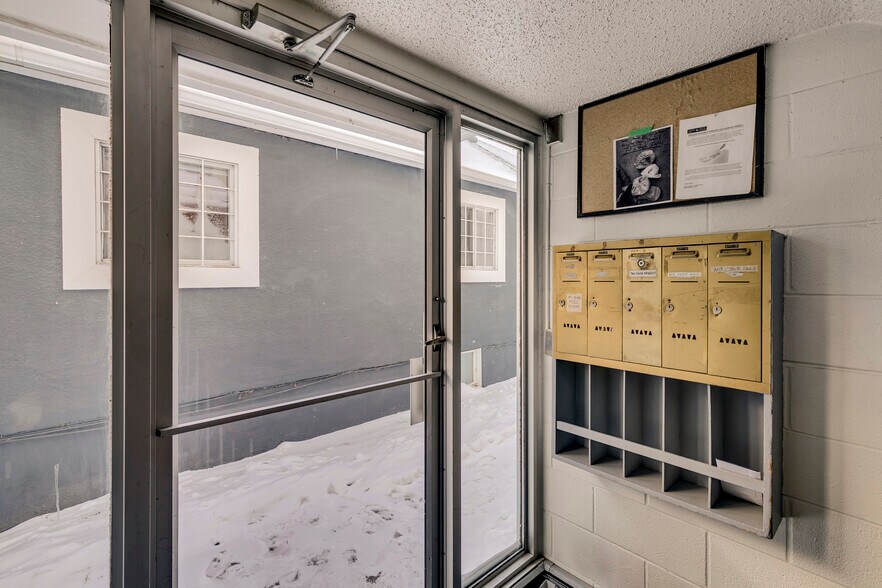 More Photos Of 2120 16 St SW, Calgary Apartments For Sale