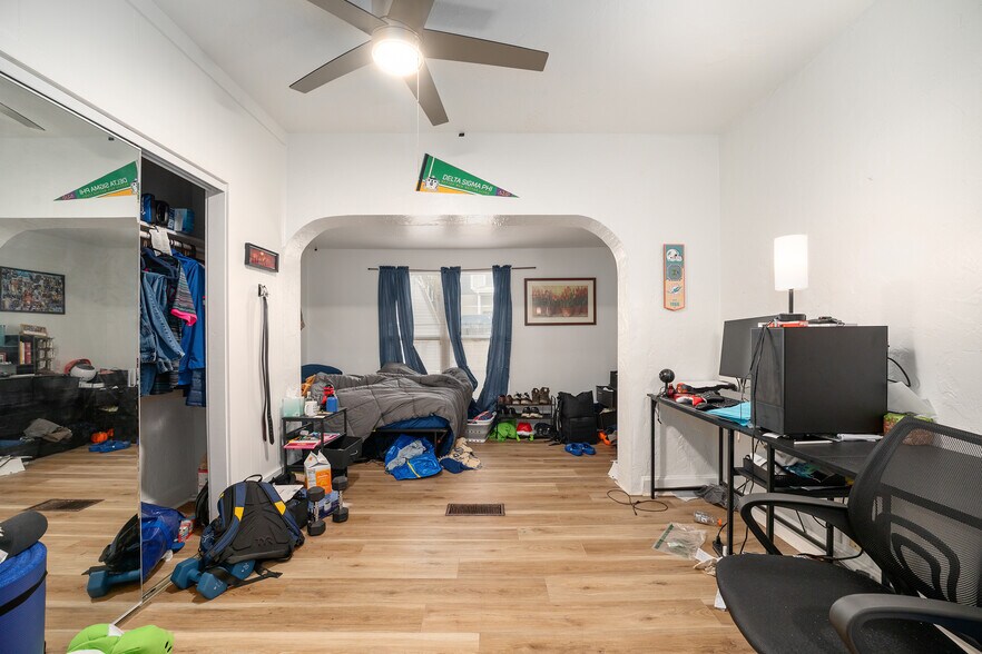 More Photos Of 949 SW 13th St, Gainesville Office Residential For Sale